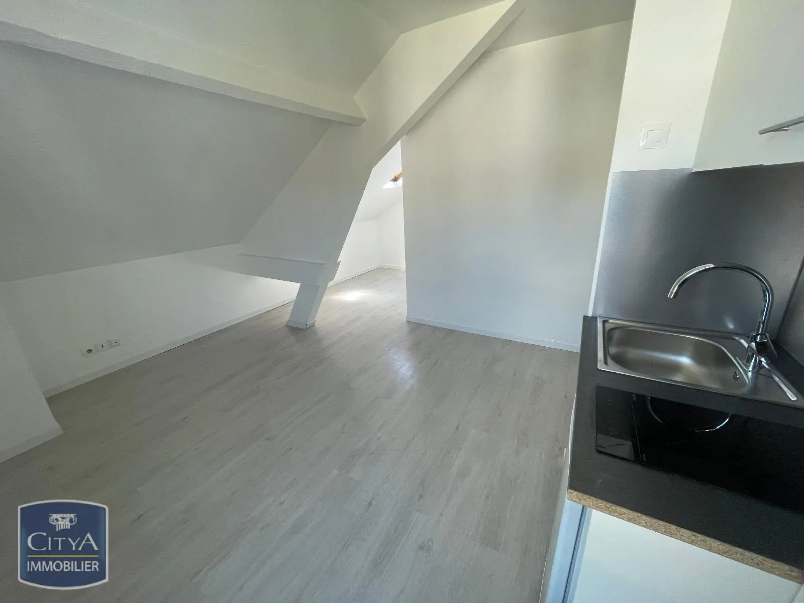 Photo 2 Appartement 1 pièce 14.82m²