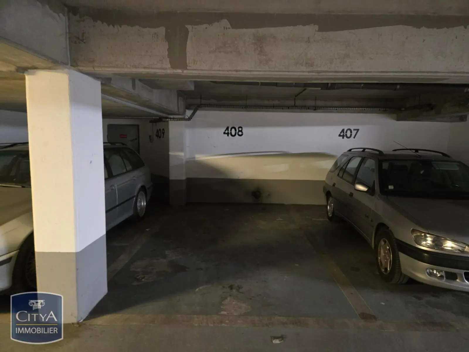 Photo 1 Parking