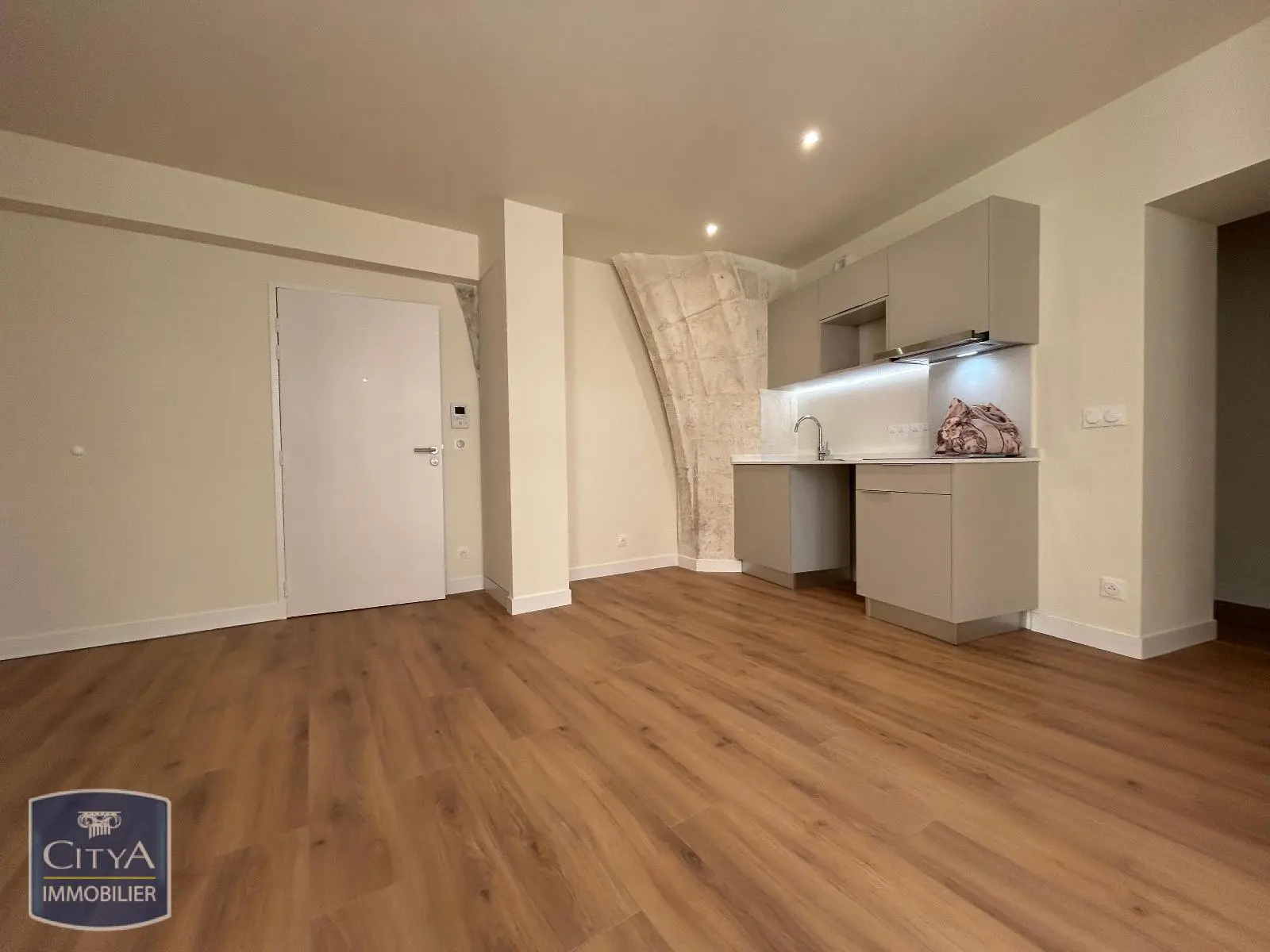 Photo 1 appartement Saintes
