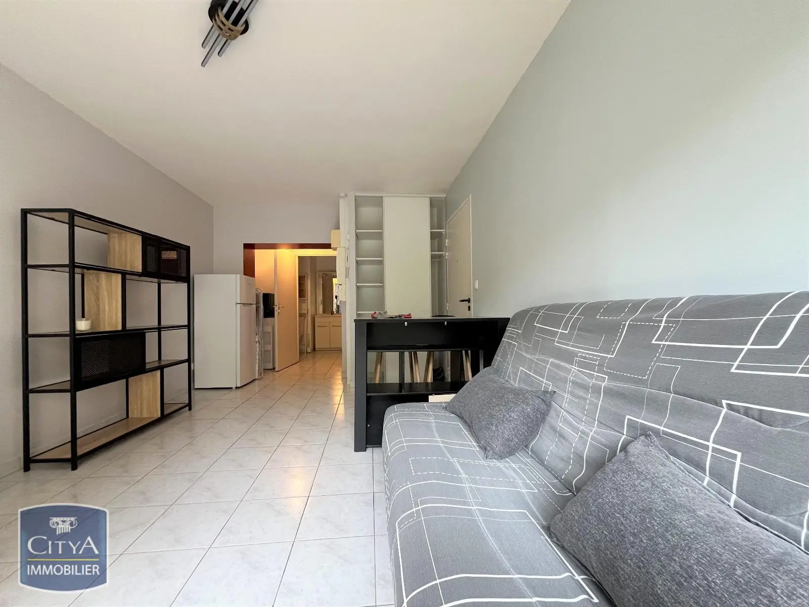 Photo 1 Appartement 1 pièce 23.76m²