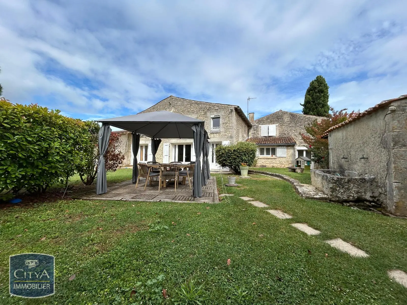 Photo 1 Maison 8 pièces 289m²