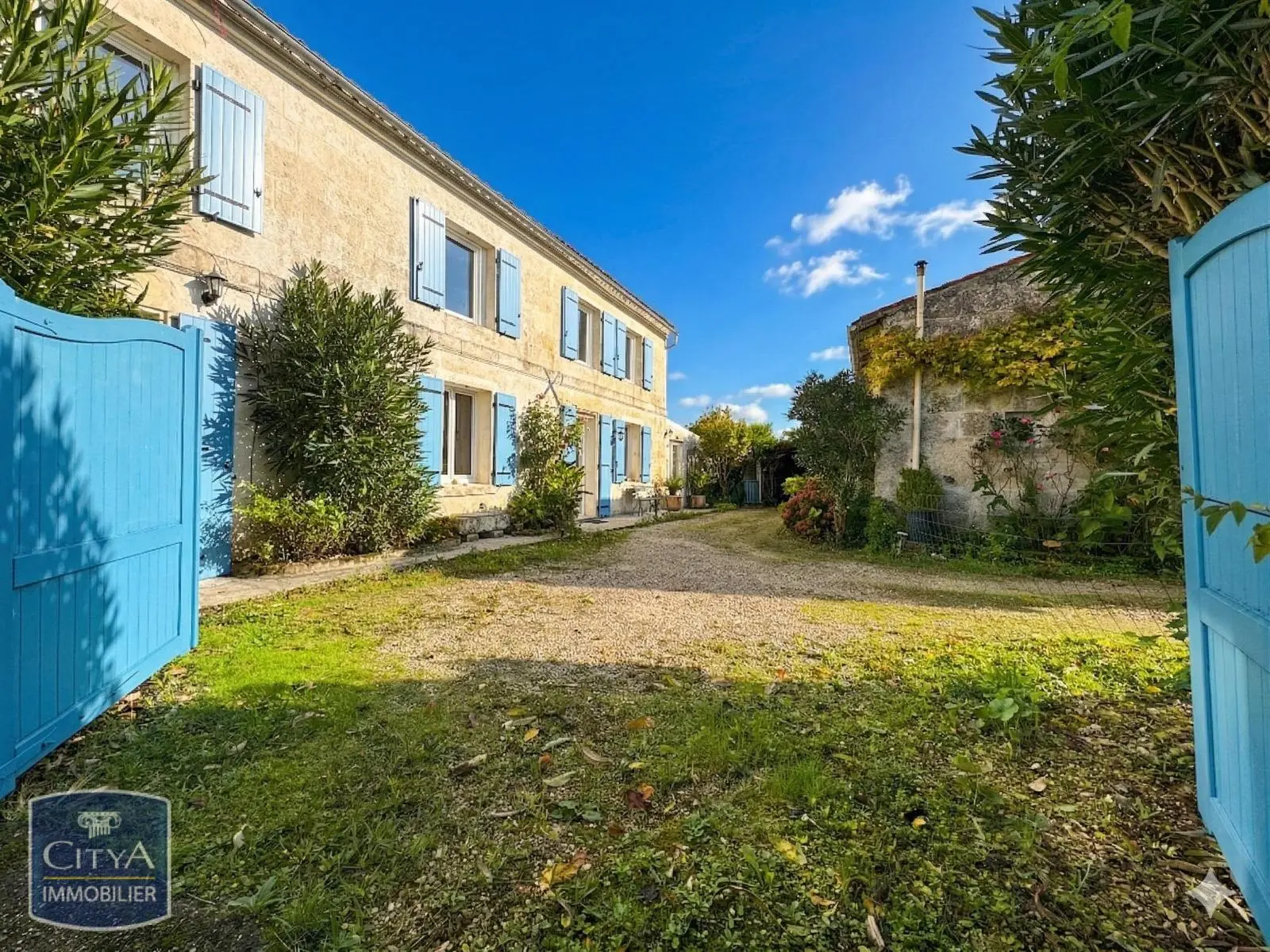 Photo 1 Maison 7 pièces 209m²