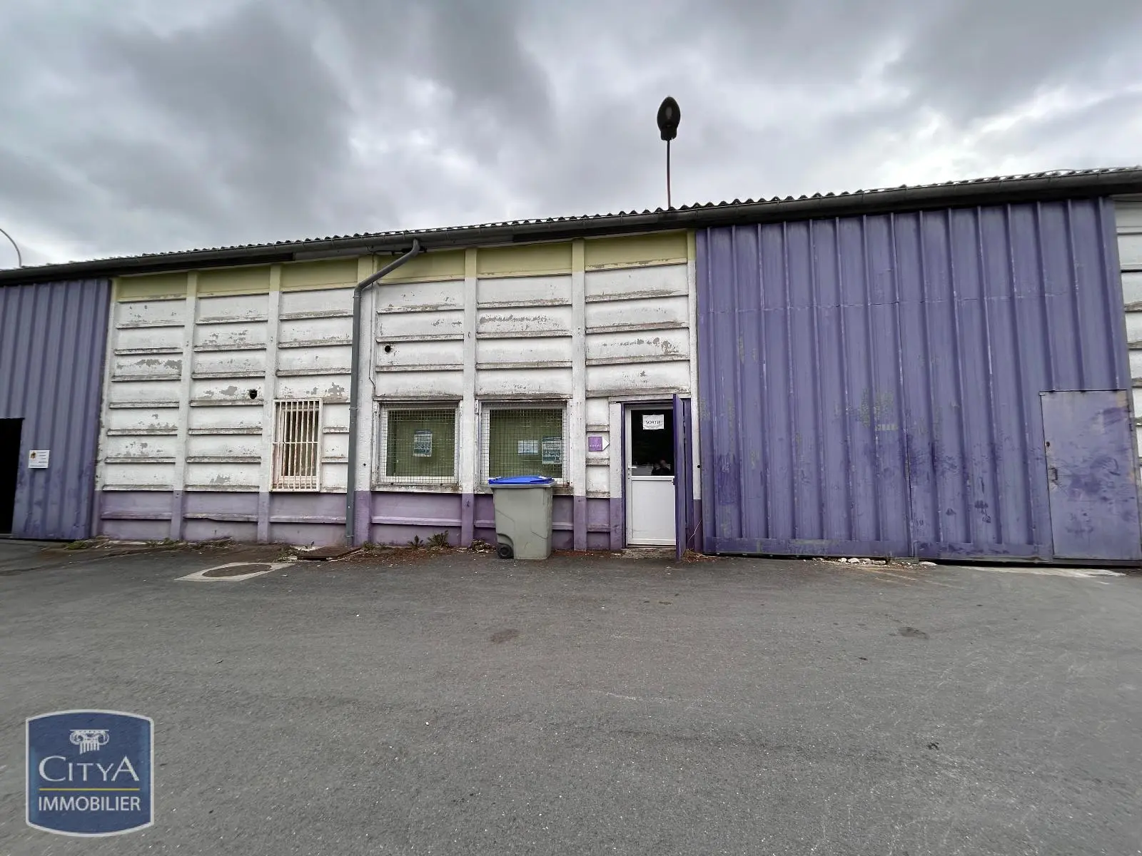 Photo 1 Local Commercial 300m²