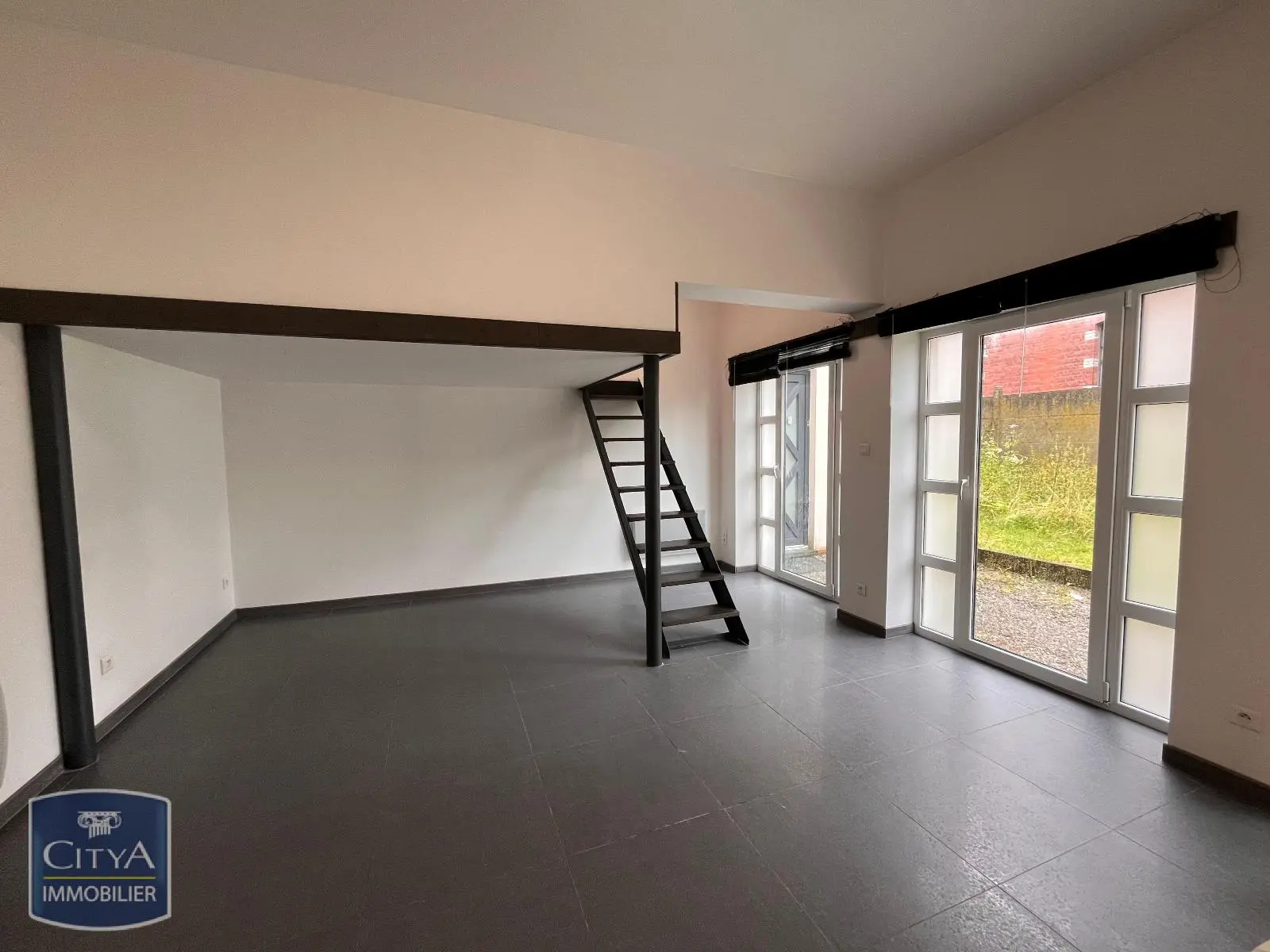 Photo 1 Appartement 1 pièce 28.02m²