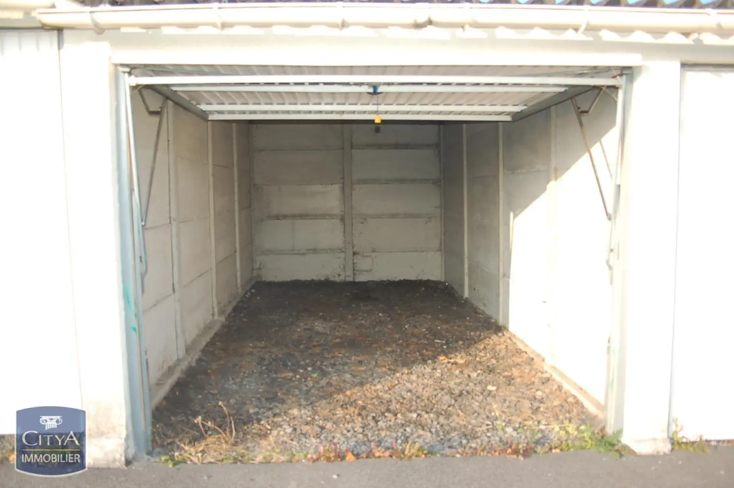 Photo 2 Parking