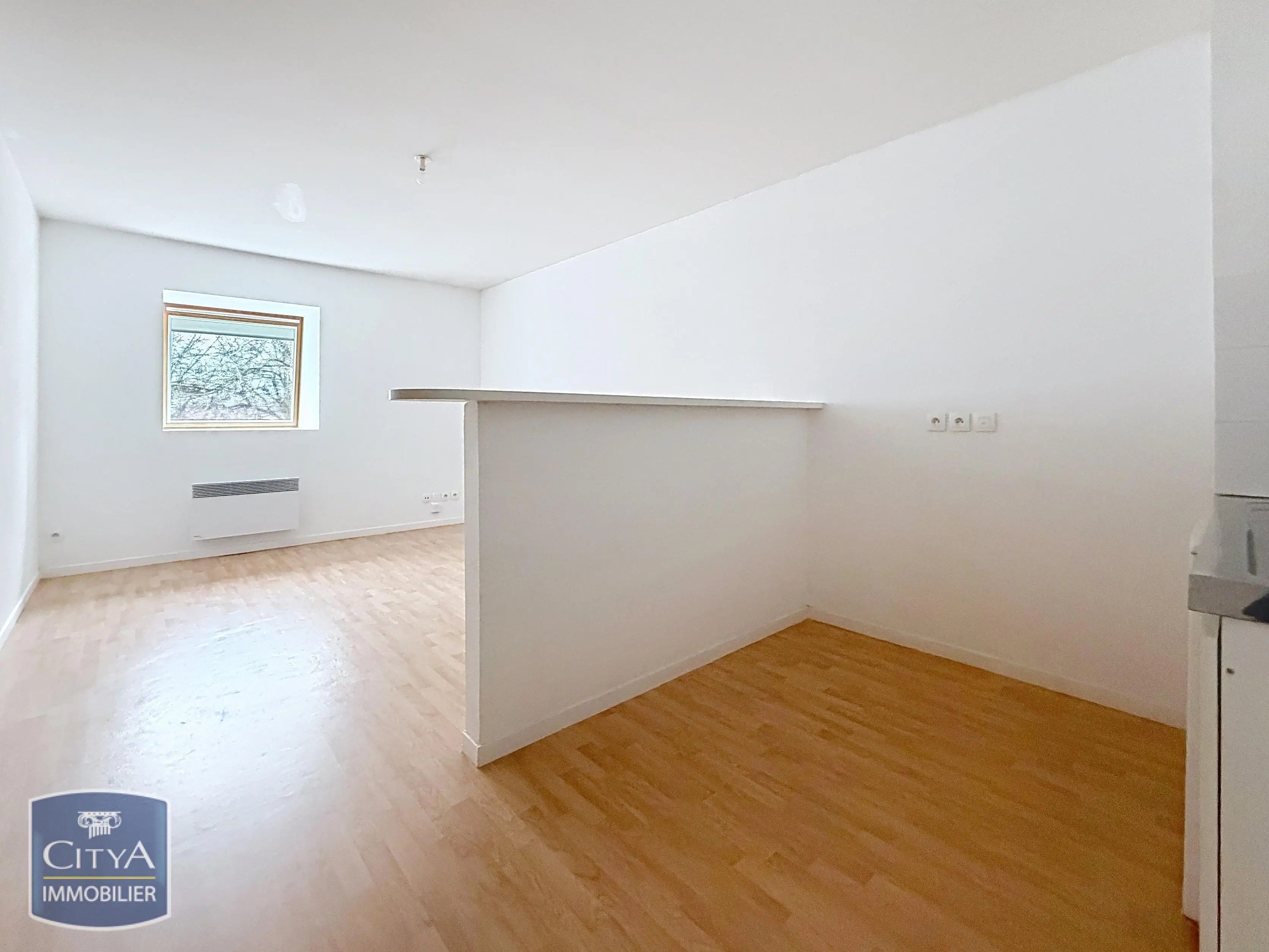 Photo 2 Appartement 1 pièce 30.43m²