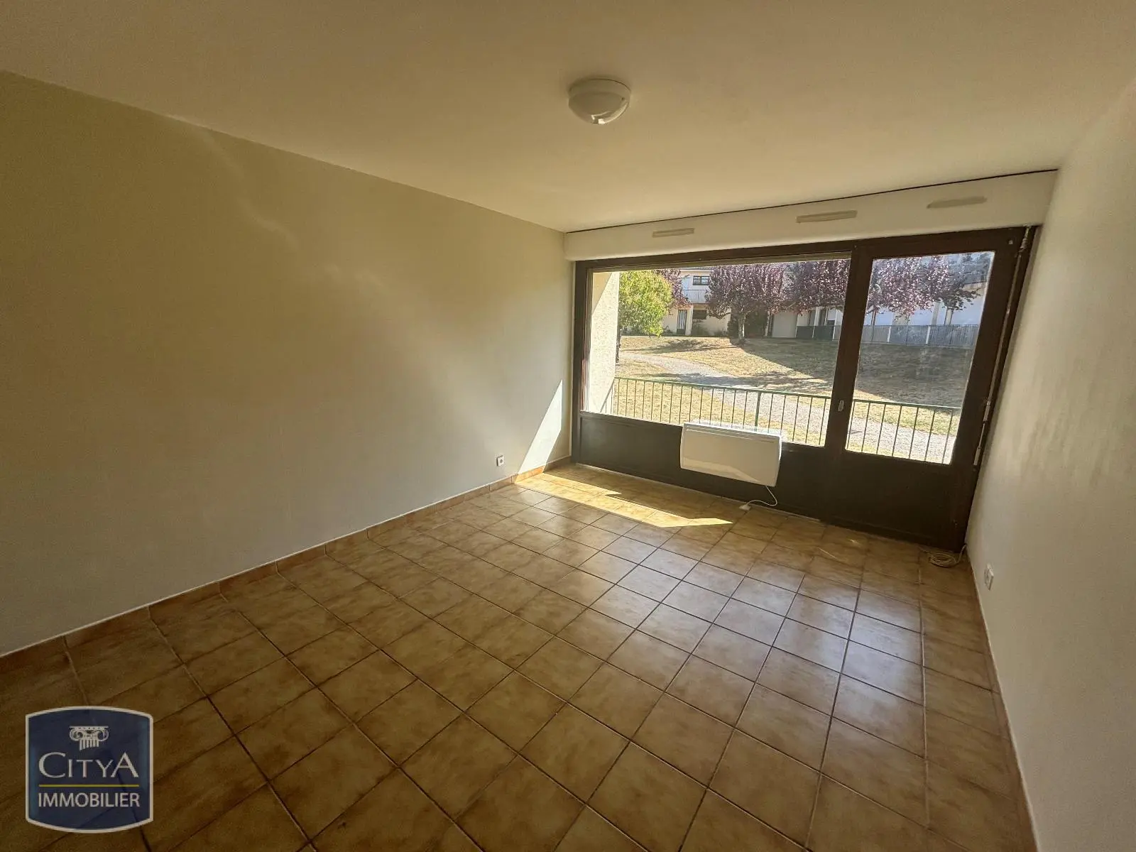 Photo 2 Appartement 1 pièce 24.61m²