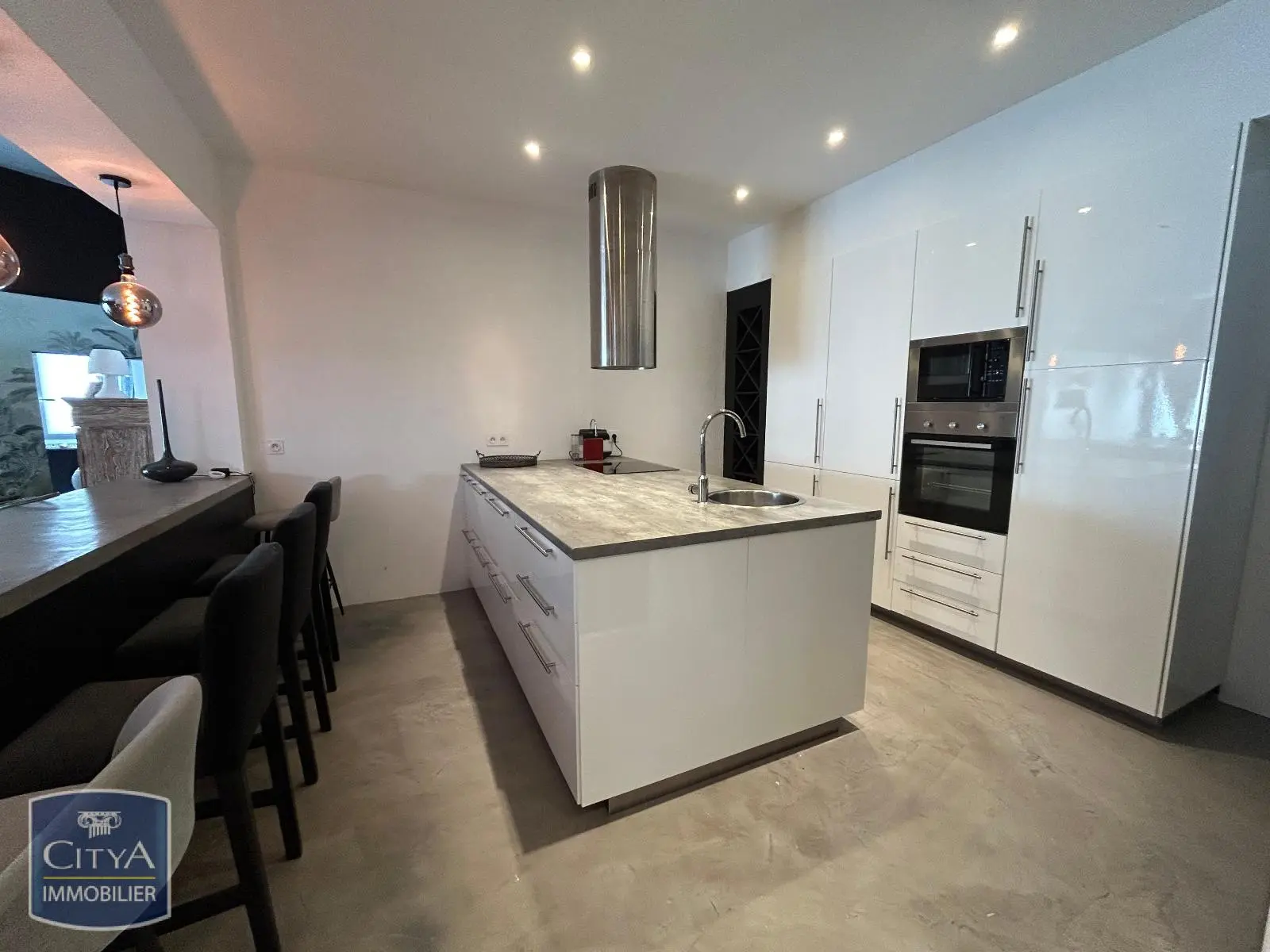 Photo 3 Appartement 3 pièces 204.8m²