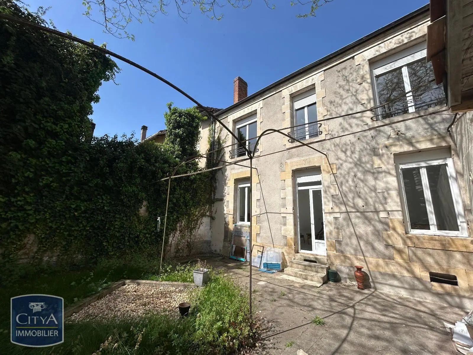 Photo 1 Immeuble 200m²