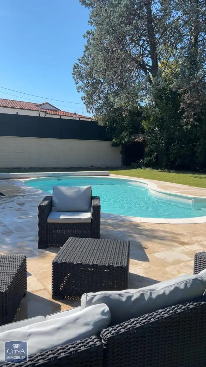 Photo 11 Maison 9 pièces 200m²