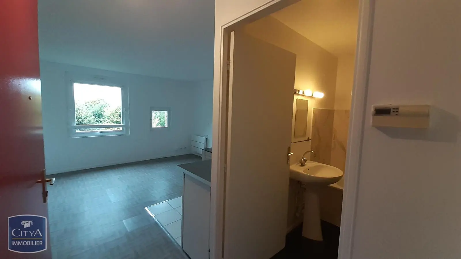 Photo 2 Appartement 1 pièce 23.57m²