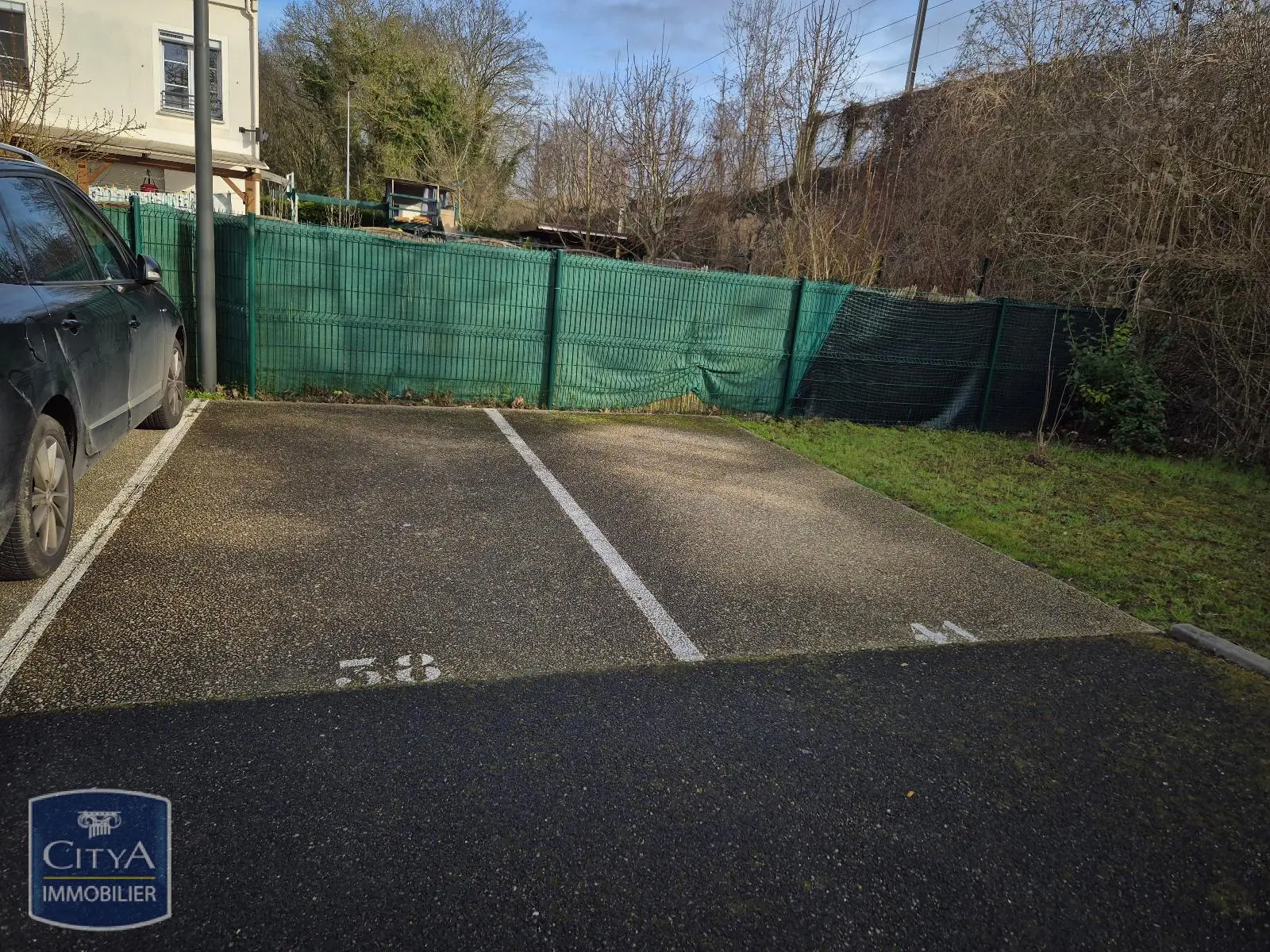 Photo 1 Parking