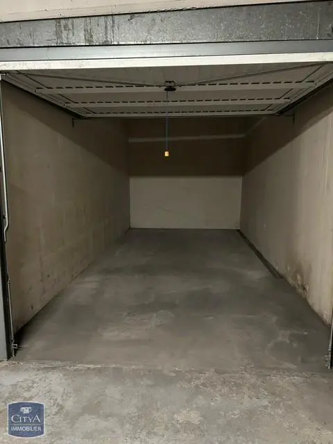 Photo 1 Parking