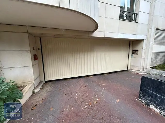 Photo 4 Parking