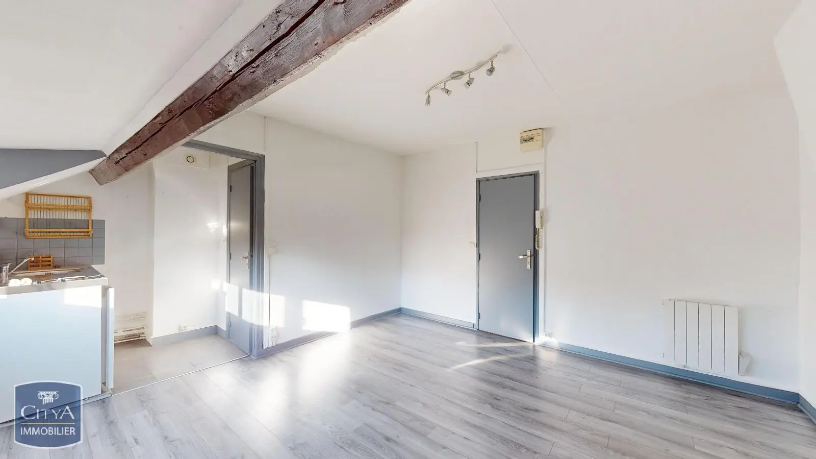 Photo 1 Appartement 1 pièce 18m²