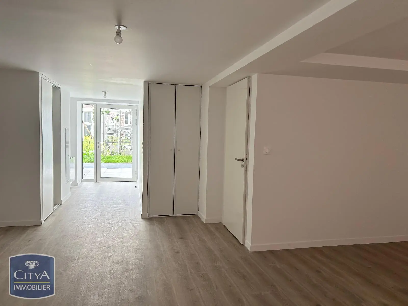 Photo 1 Appartement 1 pièce 37m²