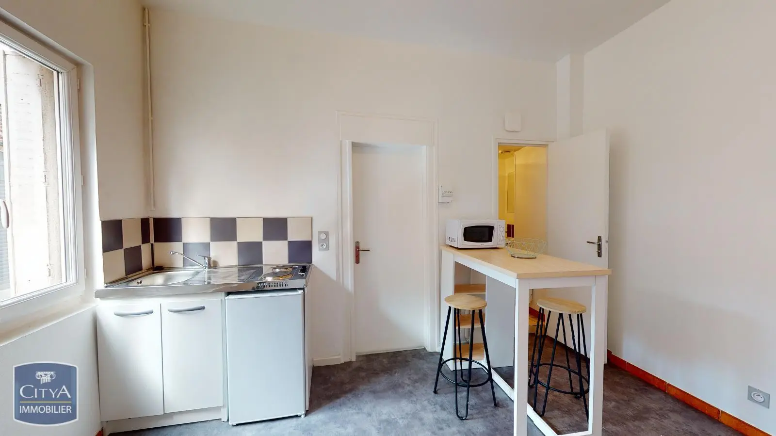 Photo 2 Appartement 1 pièce 14.25m²