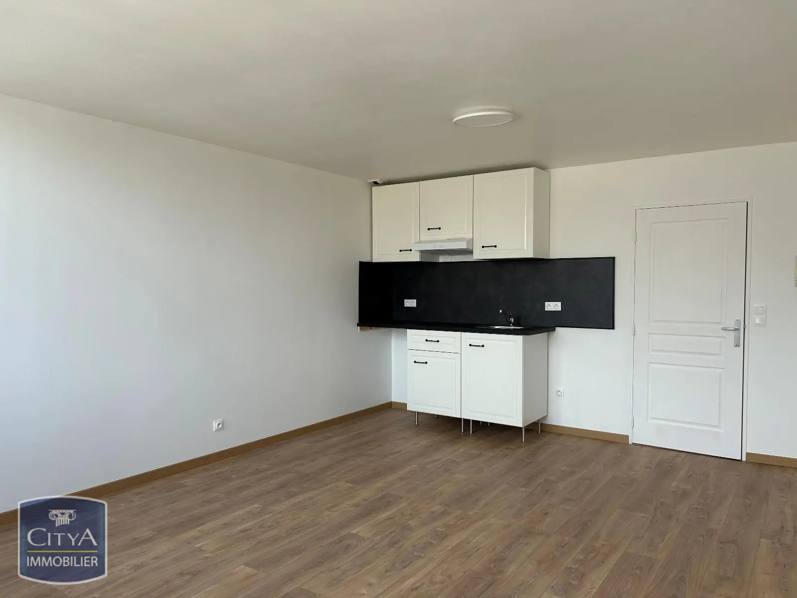 Photo 2 Appartement 1 pièce 31.88m²