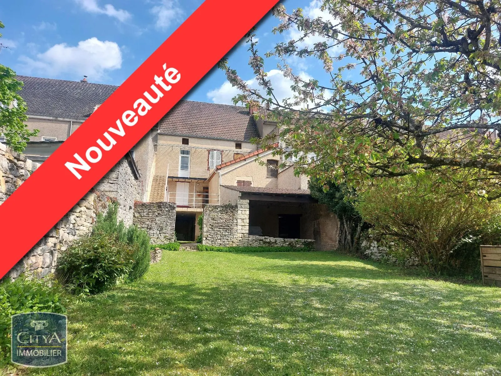 Photo 1 Maison 6 pièces 158.5m²