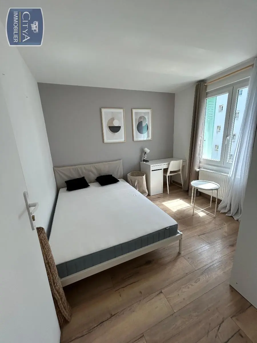 Photo 1 Appartement 4 pièces 9.5m²