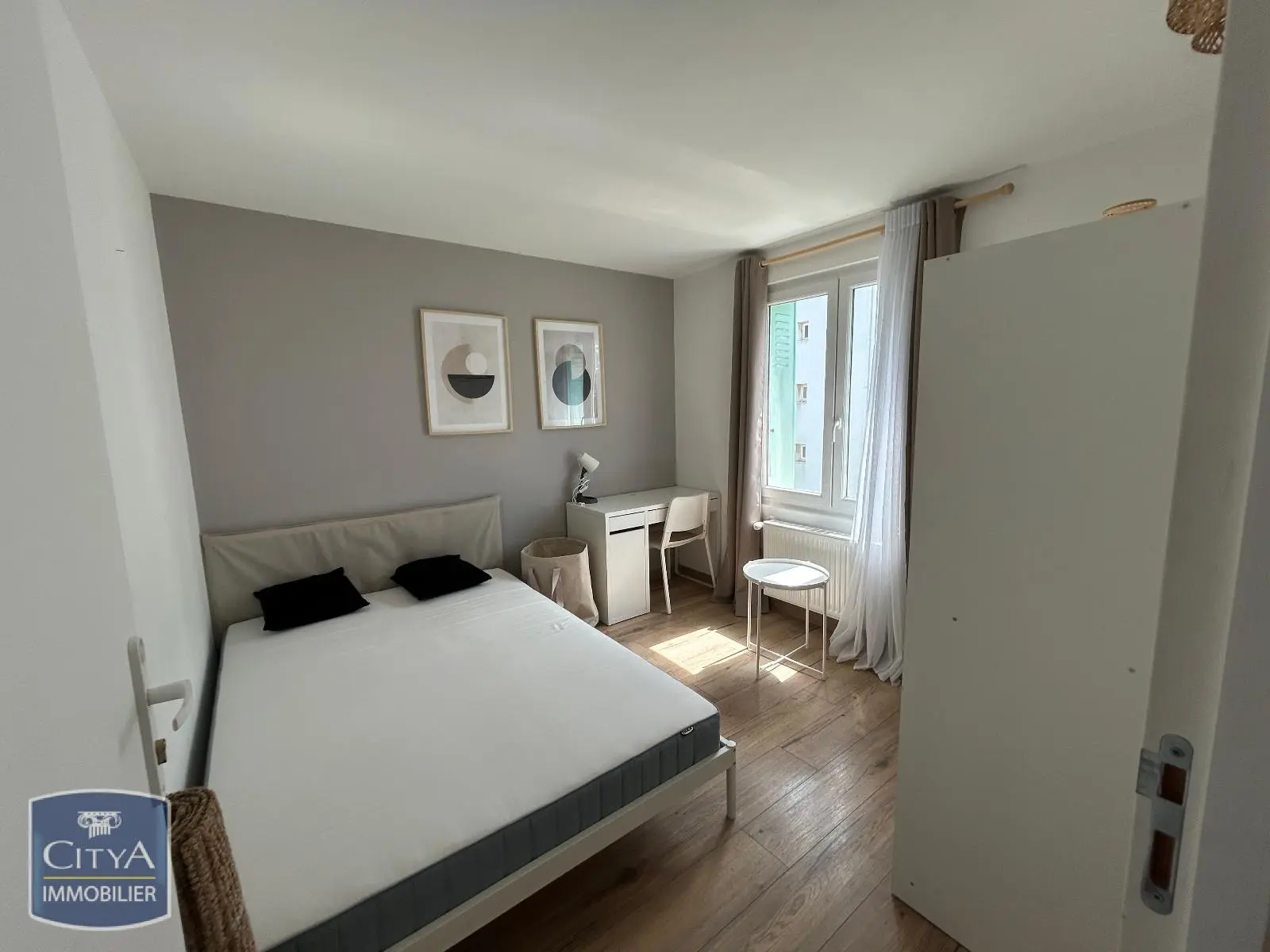 Photo 1 Appartement 4 pièces 9.67m²
