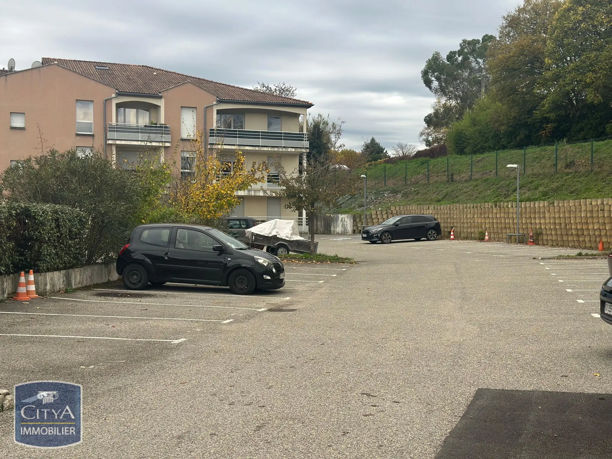 Photo 4 Parking