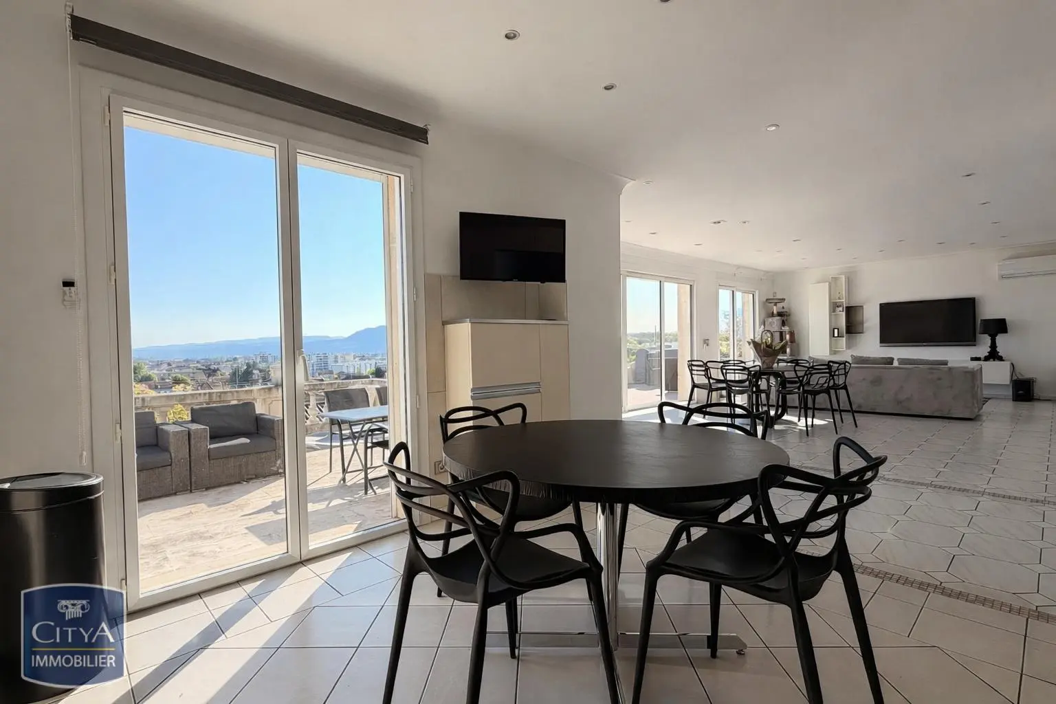 Photo 7 Maison 7 pièces 236m²