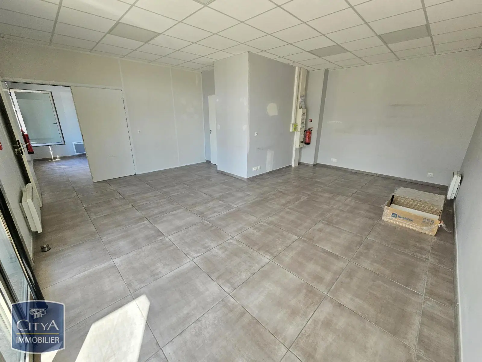 Photo 3 local commercial Saint-Genis-Pouilly