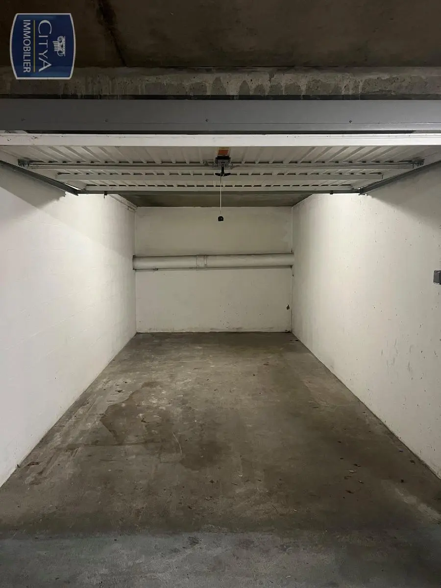 Photo 2 Parking