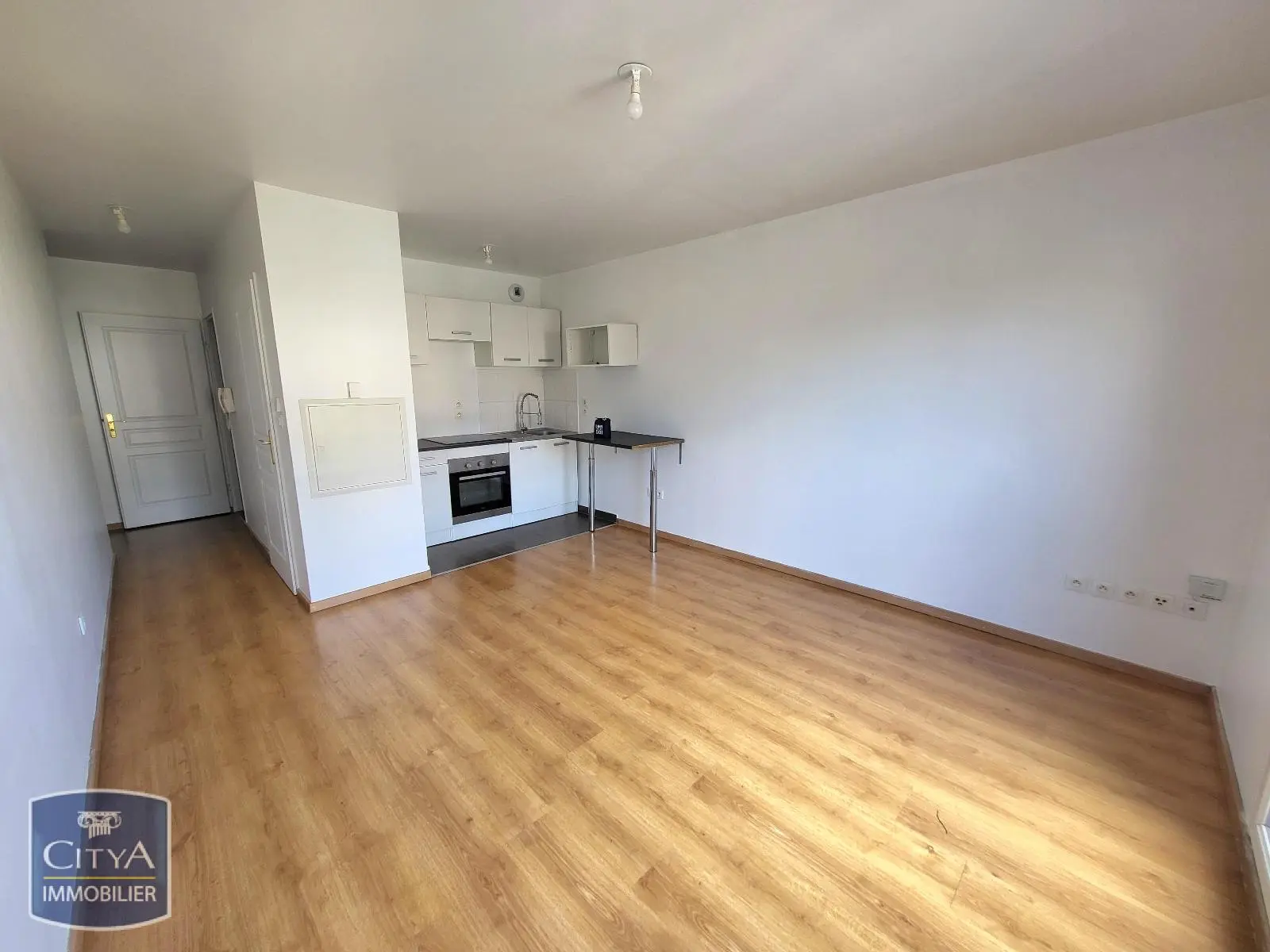 Photo 1 Appartement 1 pièce 28.11m²