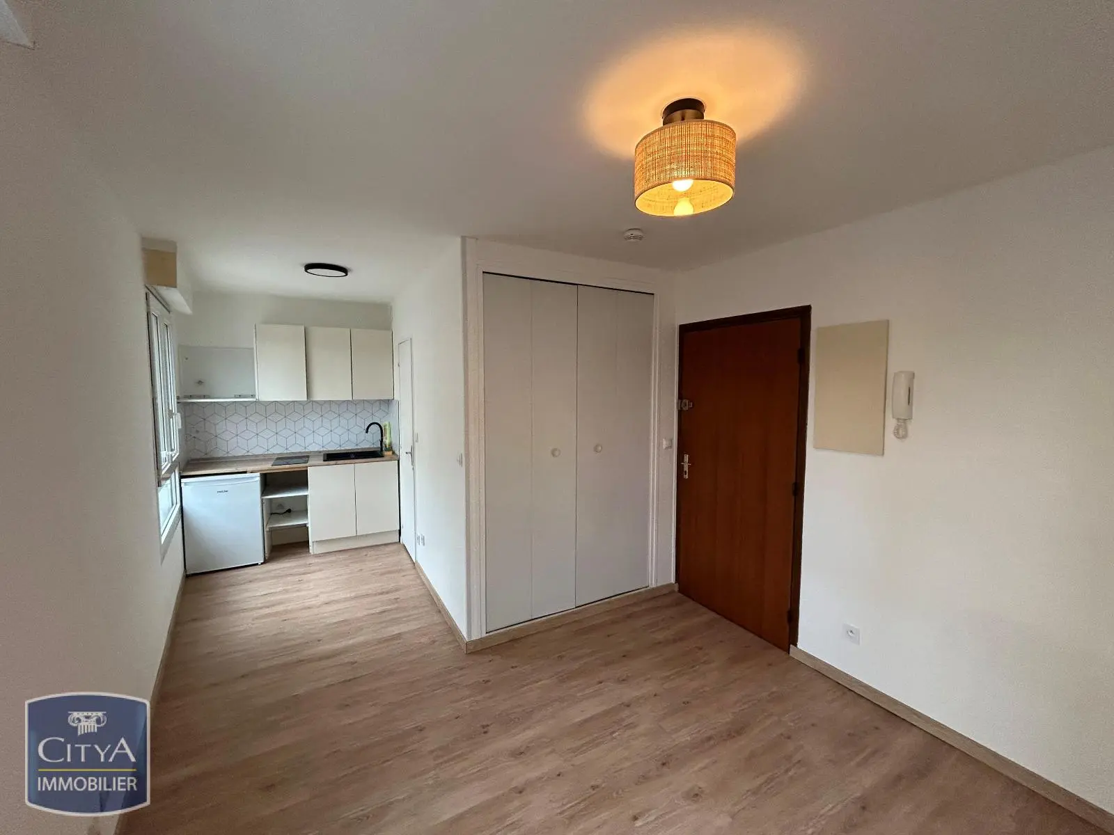 Photo 1 Appartement 1 pièce 18.09m²