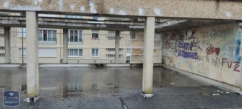 Photo 2 Parking
