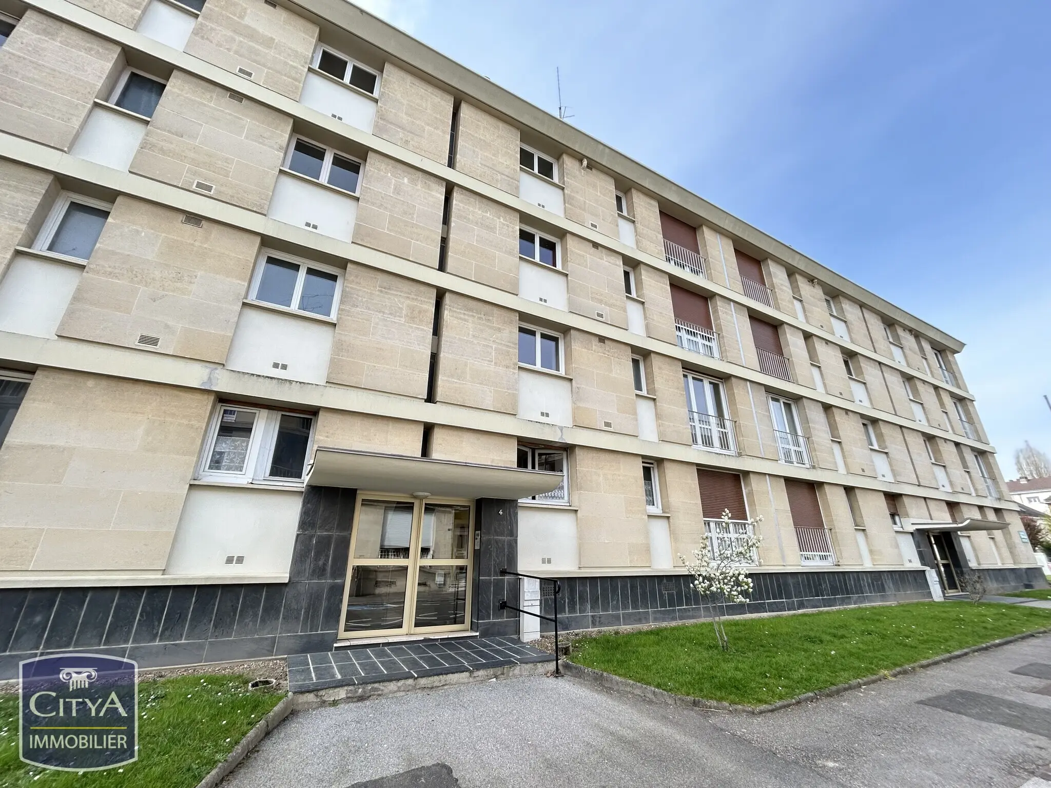 Photo 1 Appartement 1 pièce 30m²