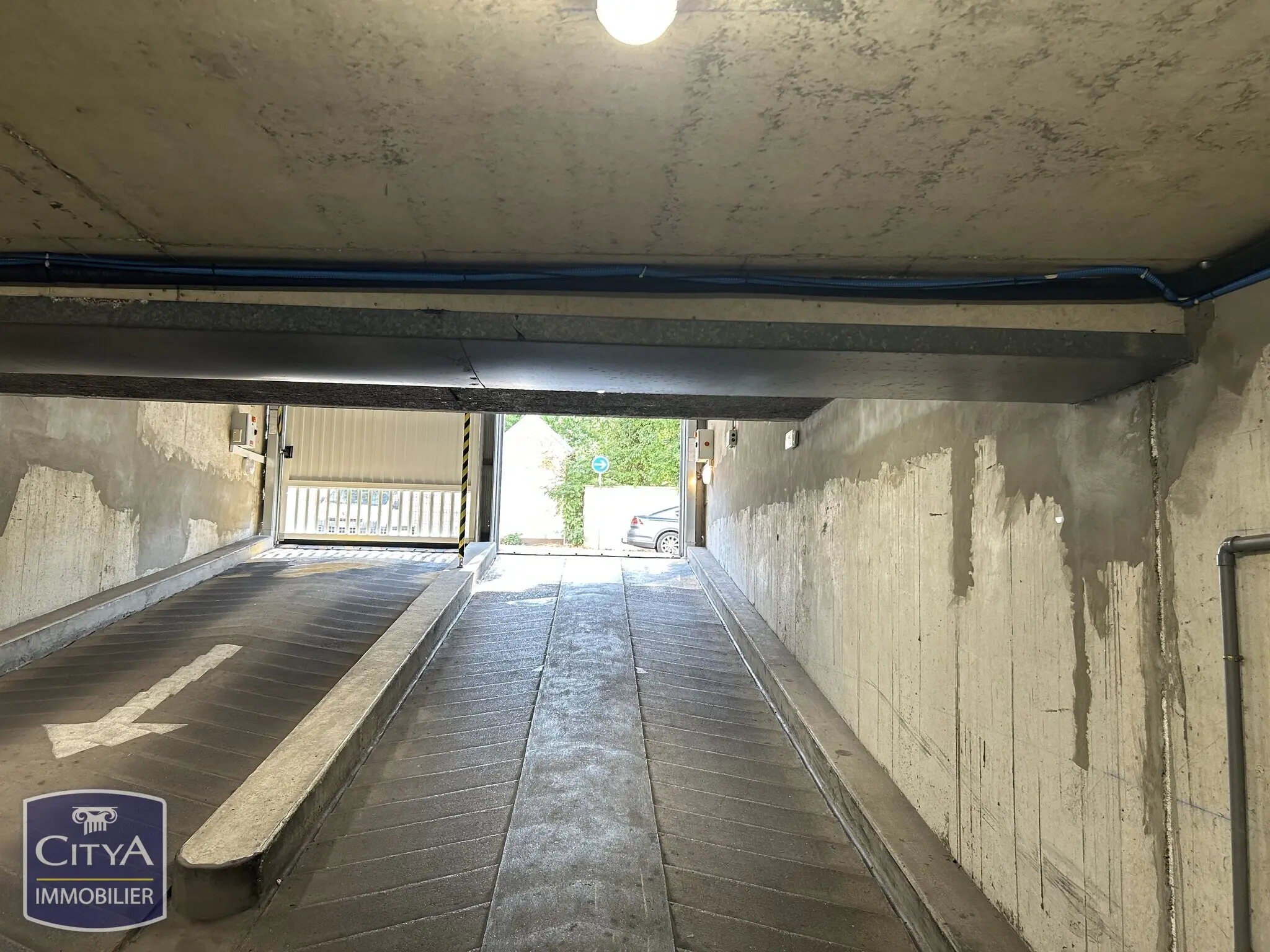 Photo 1 parking Beauvais