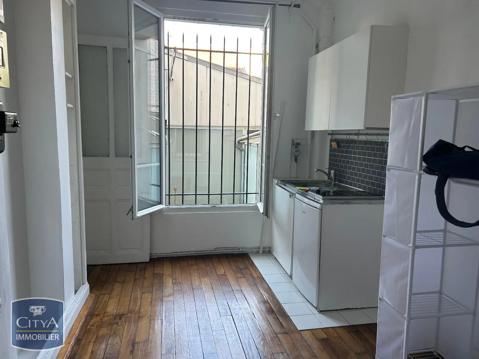 Photo 2 Appartement 1 pièce 12.8m²