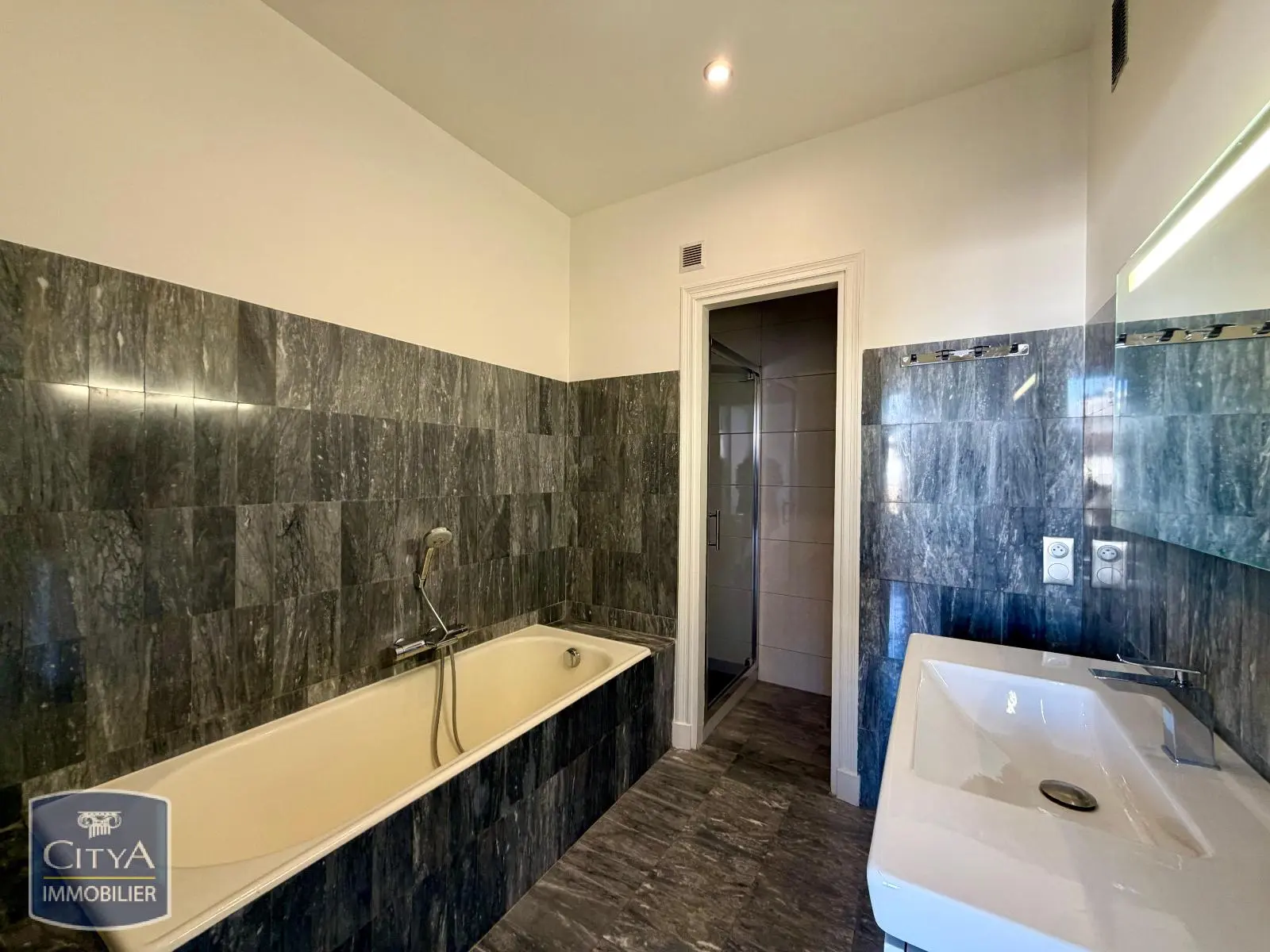 Photo 8 Appartement 2 pièces 95.9m²