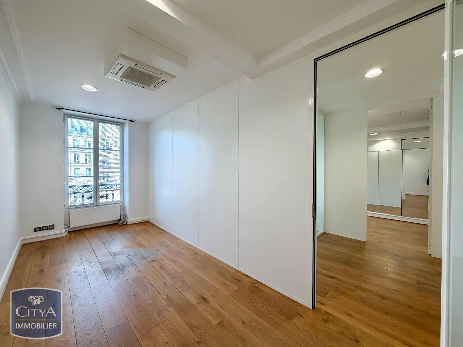 Photo 10 Local Professionnel 264m²