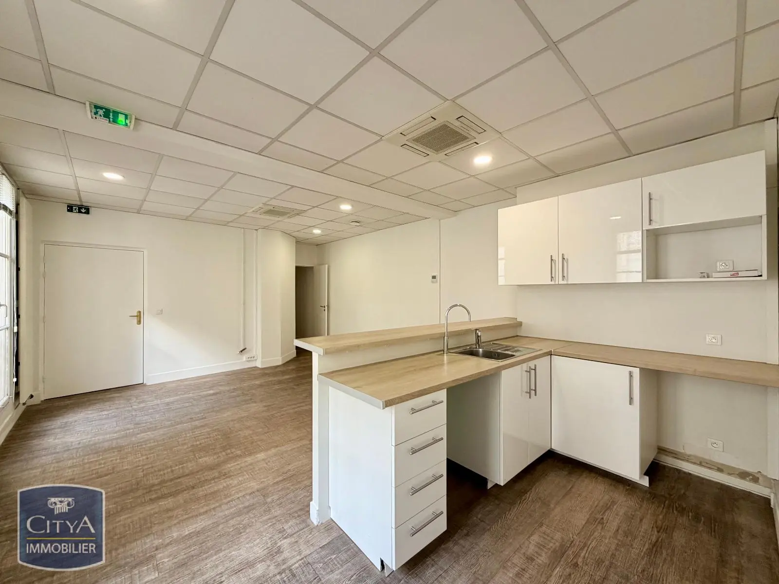 Photo 6 Local Professionnel 264m²