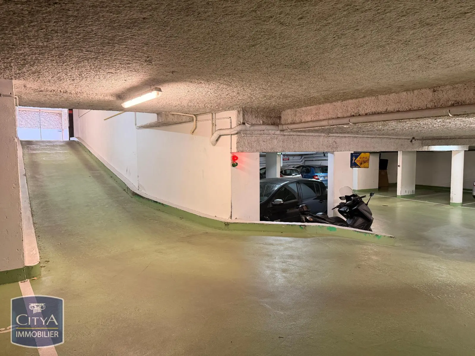 Photo 3 Parking