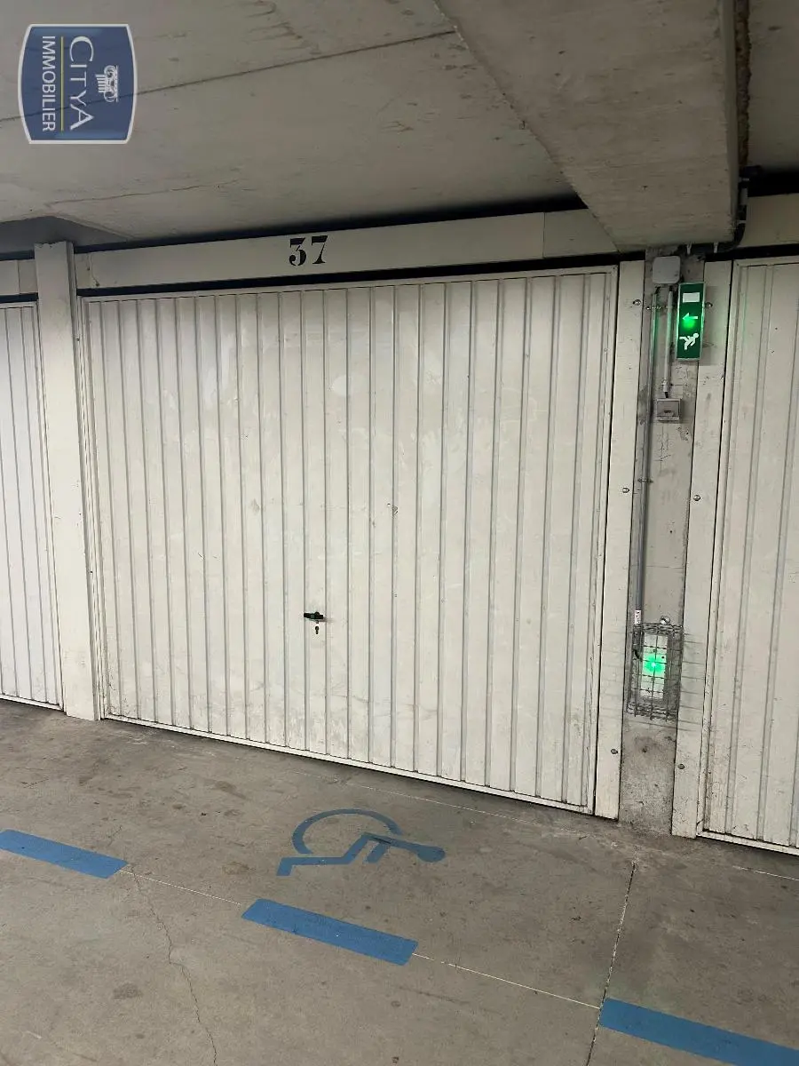 Photo 2 Parking