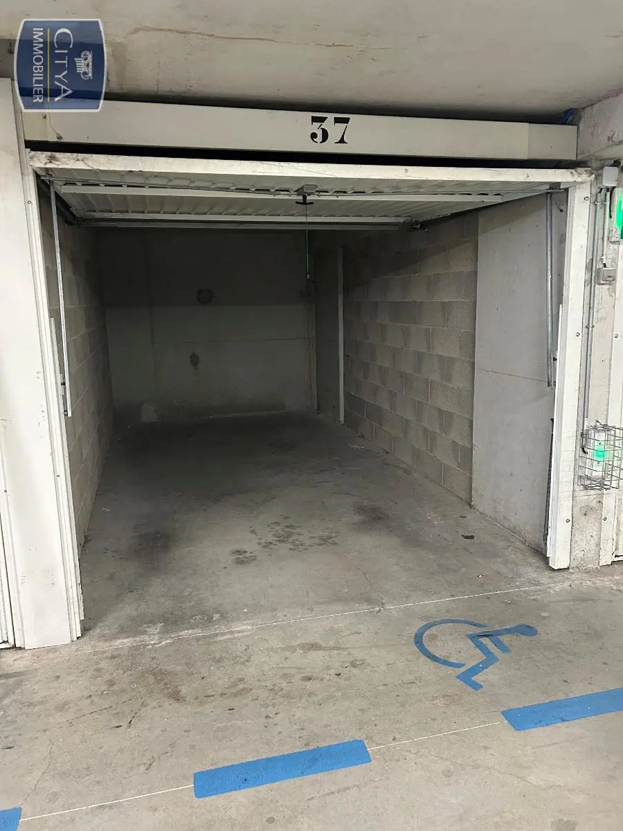 Photo 3 Parking