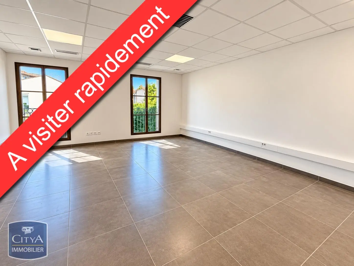 Photo 1 Local Professionnel 37m²