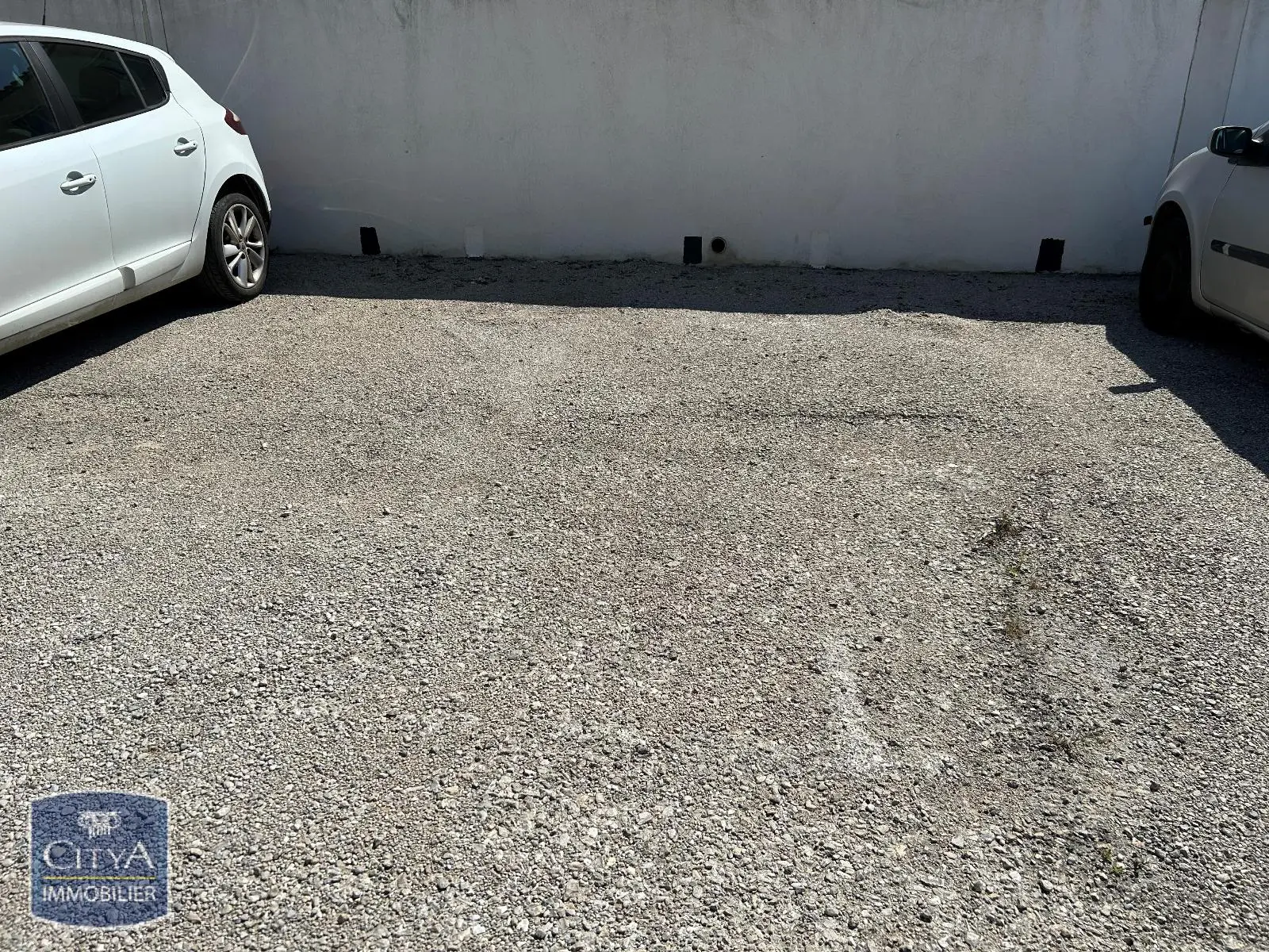 Photo 4 Parking
