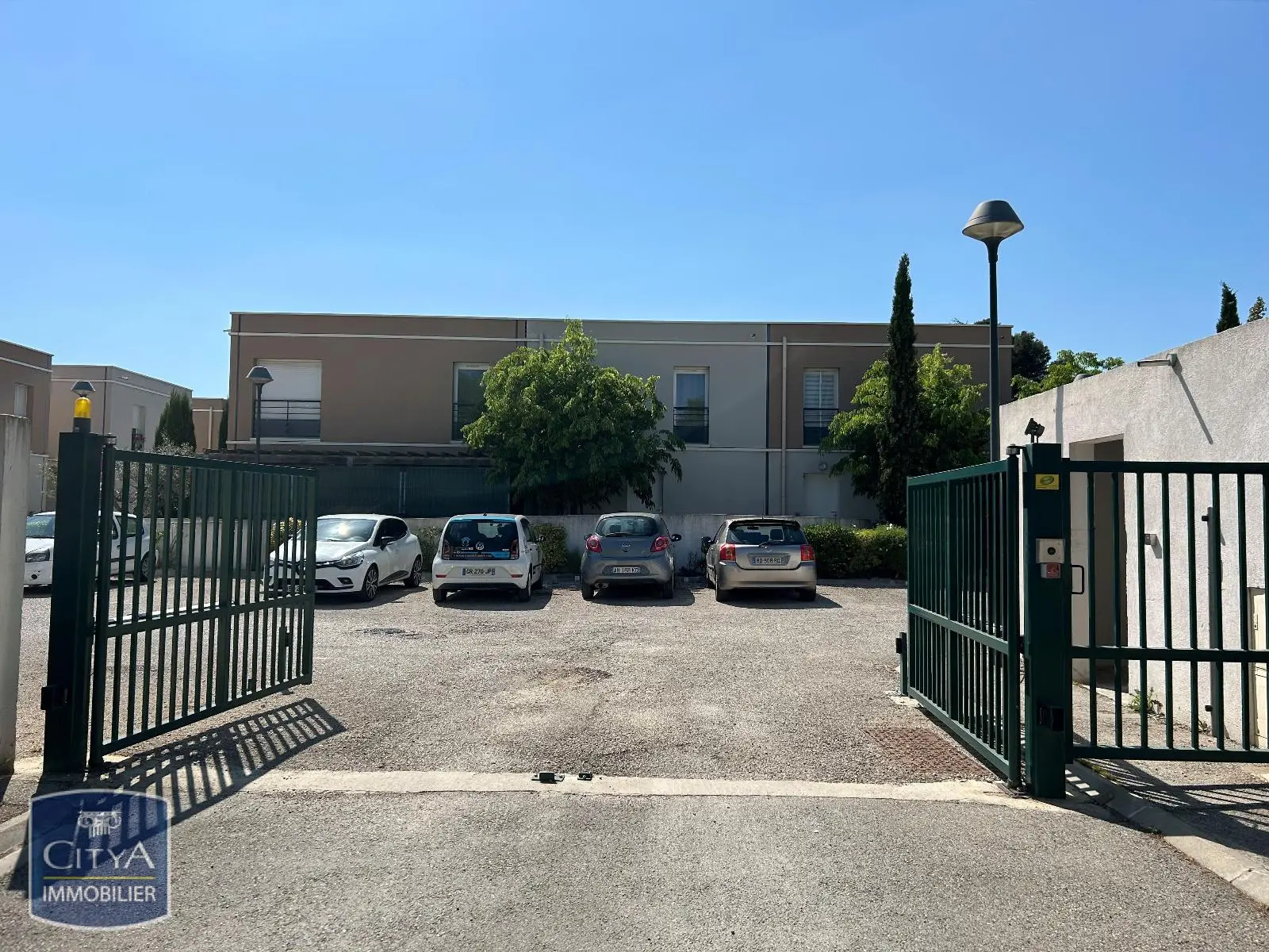 Photo 1 Parking