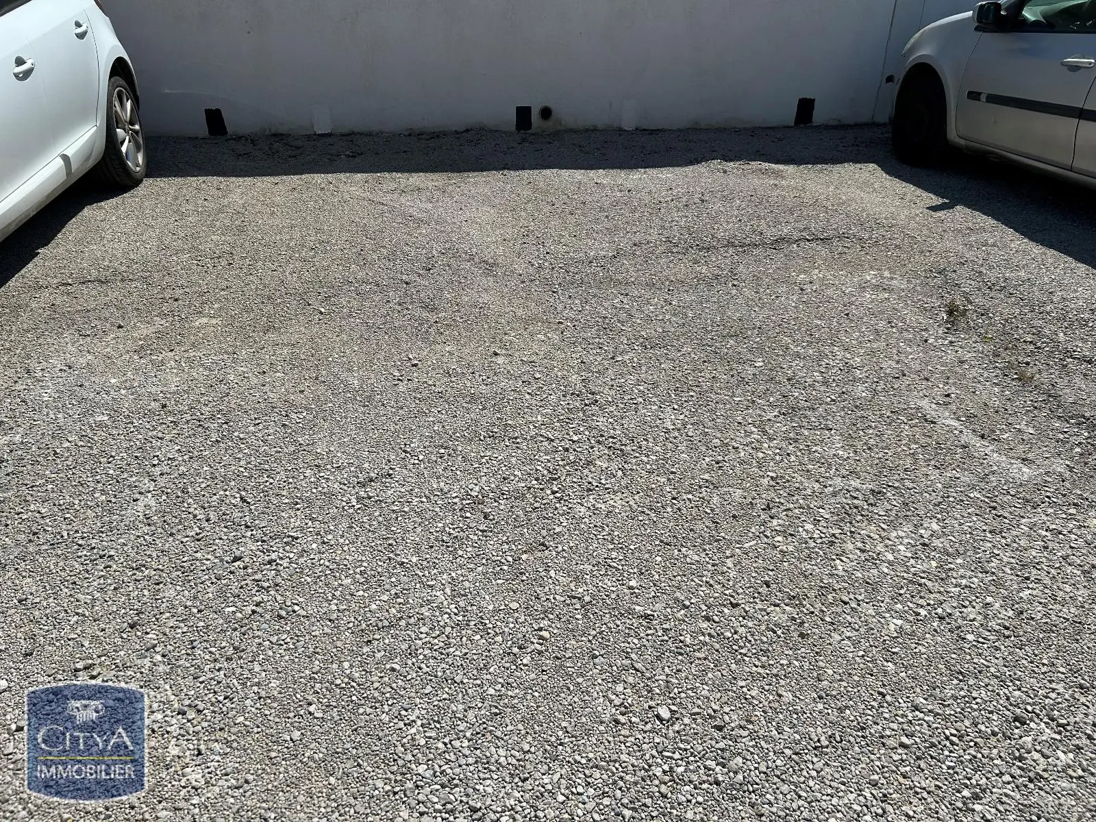 Photo 4 Parking