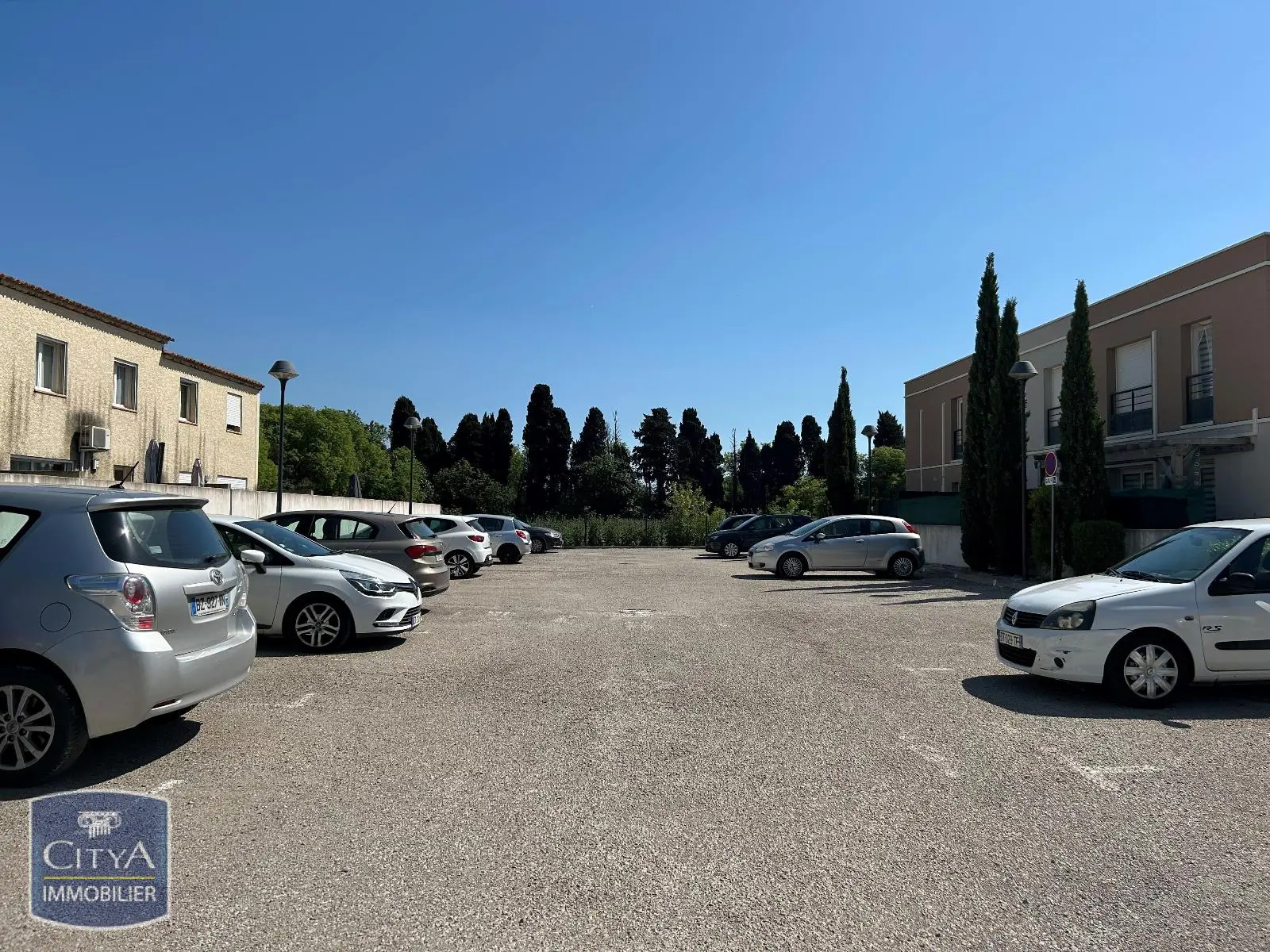 Photo 3 Parking