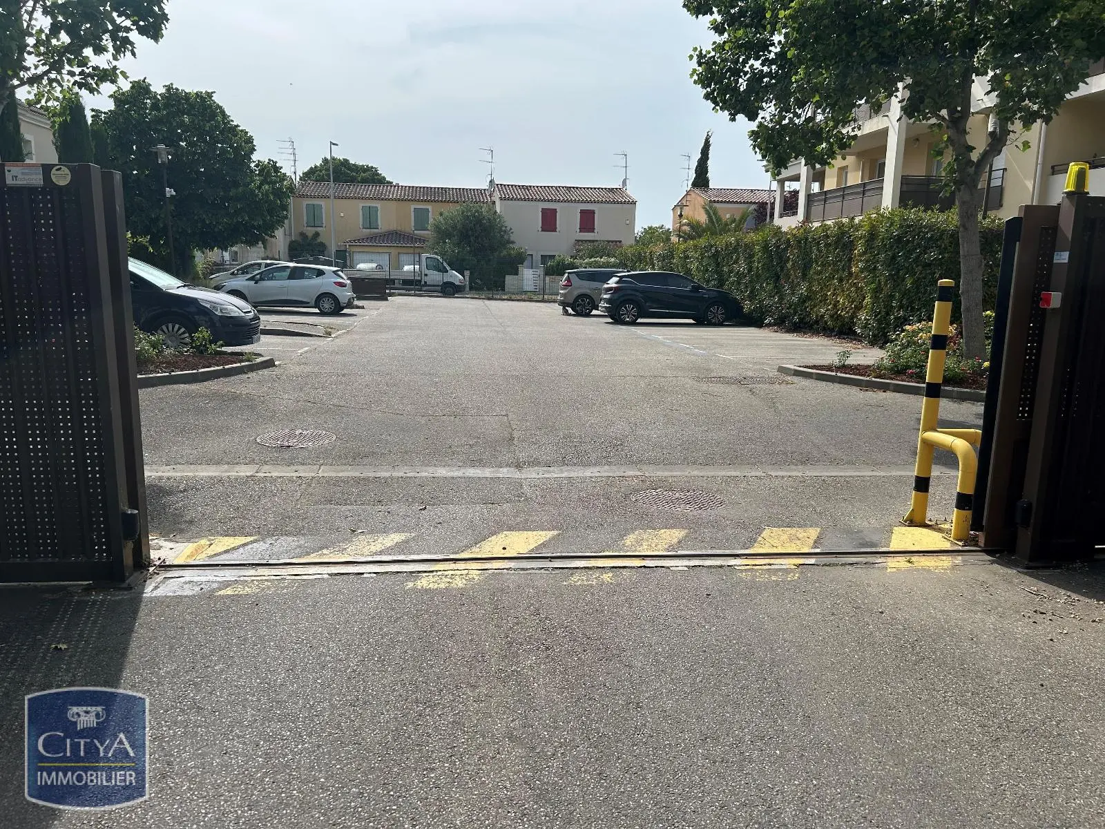 Photo 4 Parking