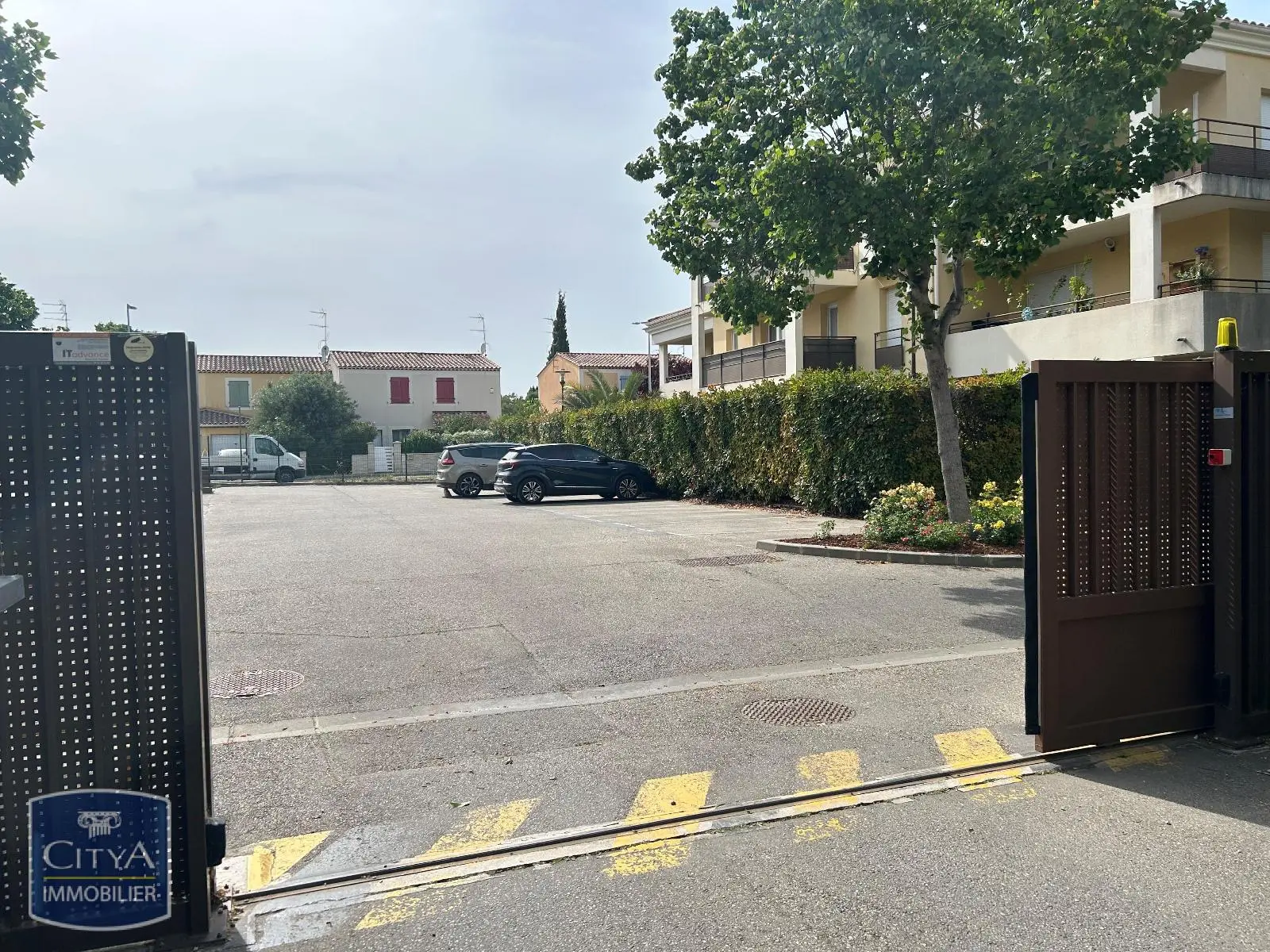 Photo 1 Parking