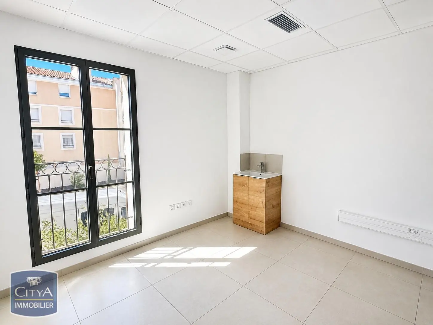 Photo 1 Local Professionnel 1 pièce 22.23m²