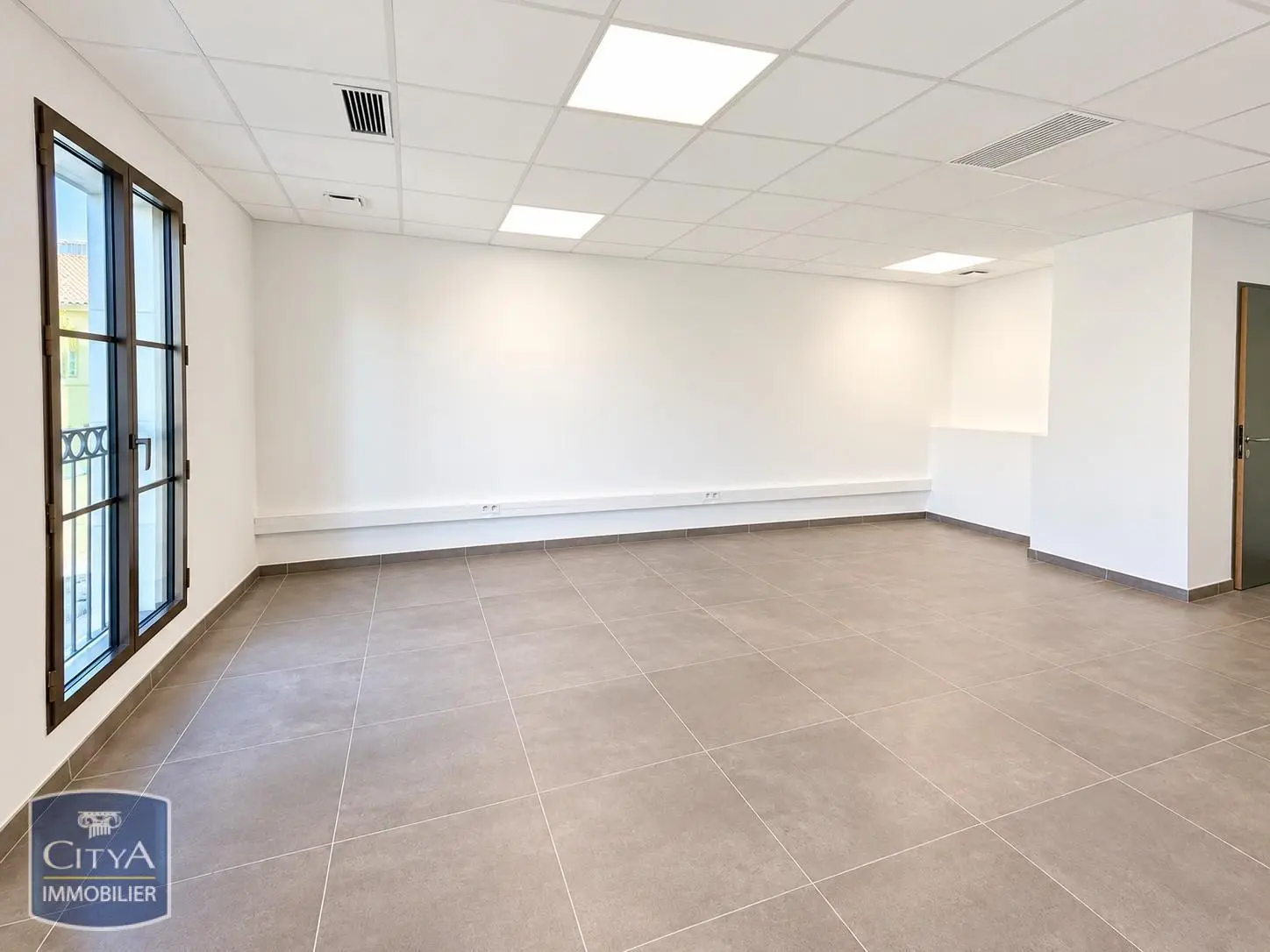Photo 2 Local Professionnel 37m²
